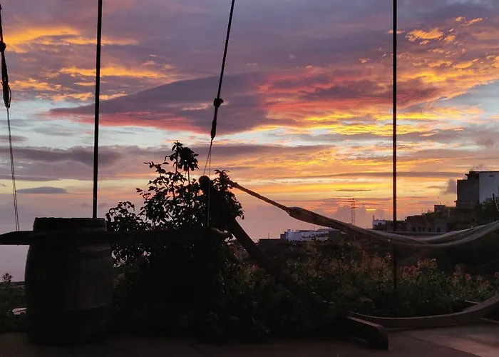 The Lemon Factory Chío